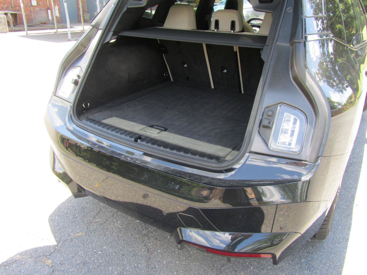 Used 2024 BMW iX xDrive50 w/ Sport Package AWD/4WD image 20