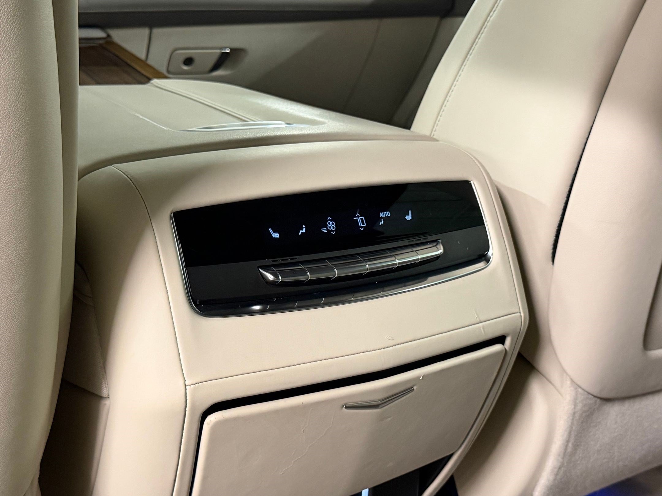 Certified 2023 Cadillac Escalade Sport Platinum w/ LPO, ONYX Package AWD/4WD image 48