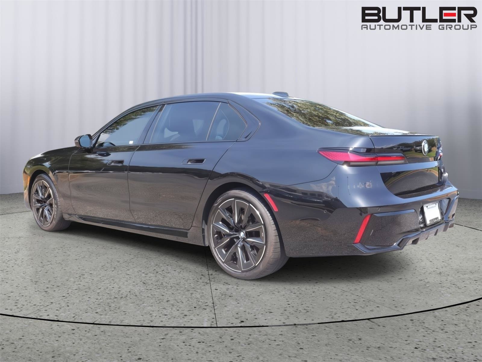 Used 2023 BMW 740i RWD image 4