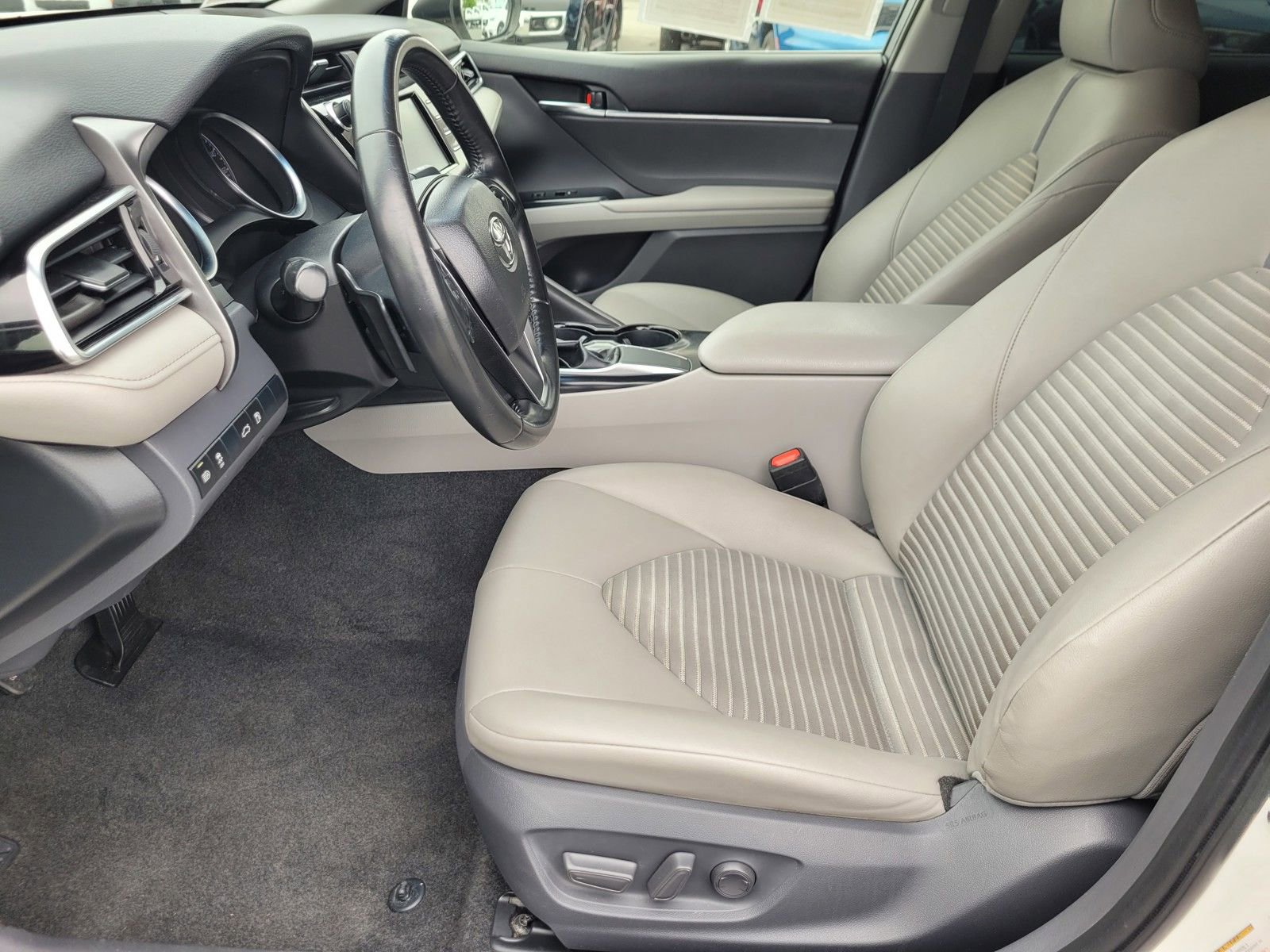 Used 2018 Toyota Camry SE FWD image 15