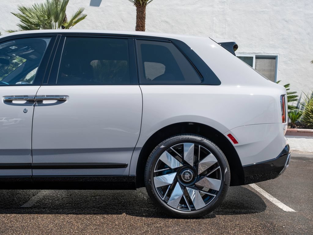 New 2026 Rolls-Royce Cullinan AWD/4WD image 38