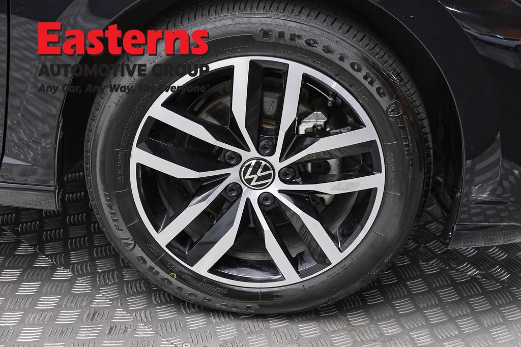 Used 2025 Volkswagen Jetta SE FWD image 30