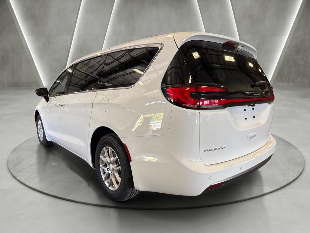 New 2027 Chrysler Pacifica Select FWD image 5