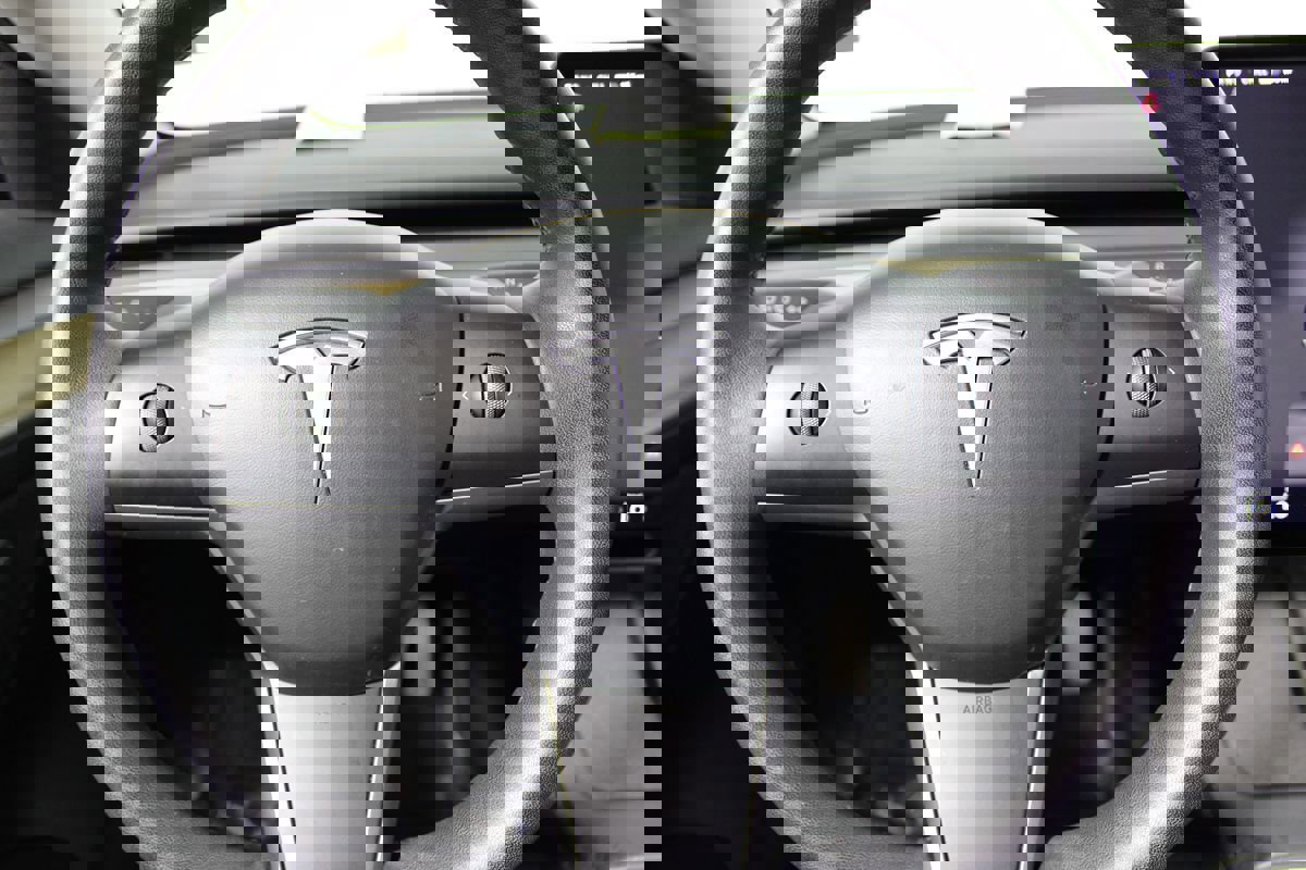 Used 2023 Tesla Model 3 Standard Range image 10