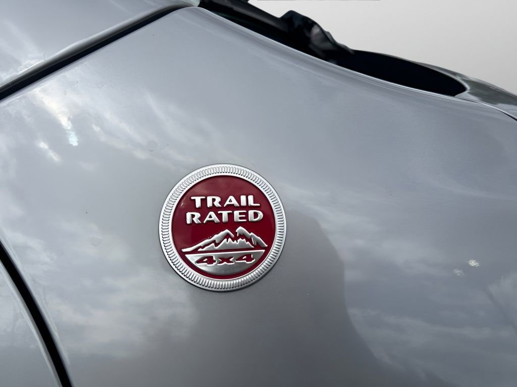 Used 2020 Jeep Cherokee Trailhawk w/ Comfort/Convenience Group AWD/4WD image 13
