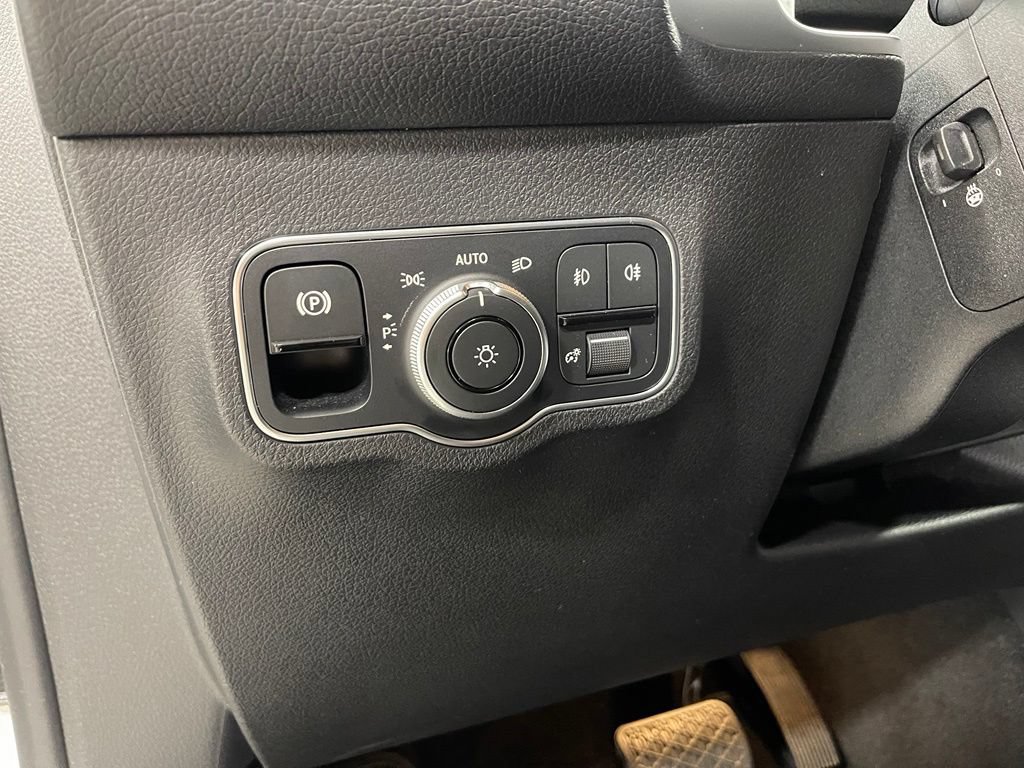 Certified 2023 Mercedes-Benz GLB 250 4MATIC image 19