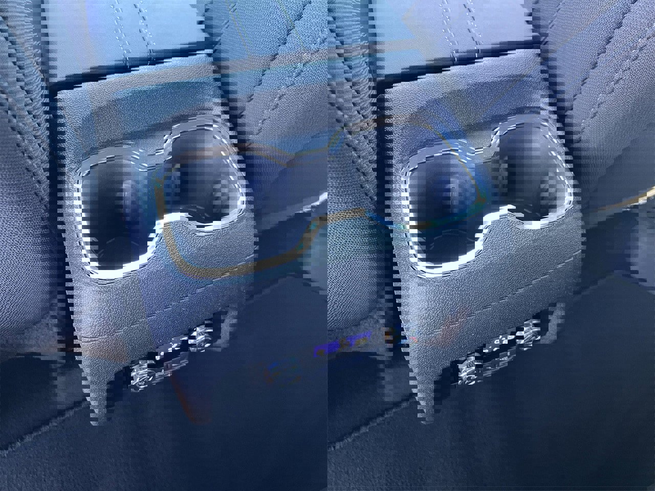 Used 2025 GMC Acadia Elevation image 26