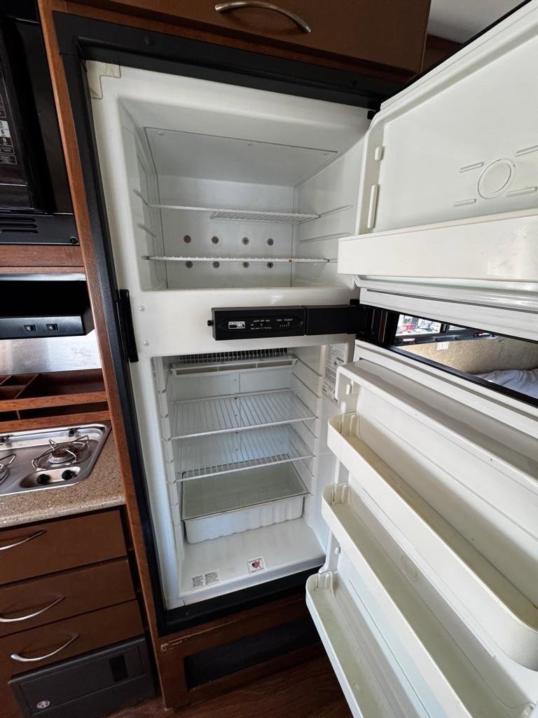 Used 2013 Mercedes-Benz Sprinter 3500 image 28