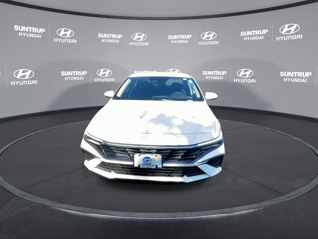 Certified 2025 Hyundai Elantra SE image 6