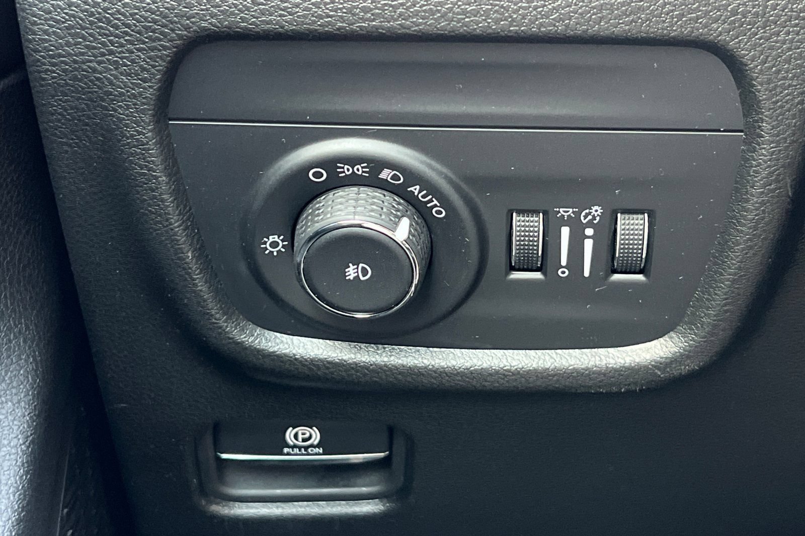 Used 2024 Jeep Grand Cherokee Limited RWD image 38