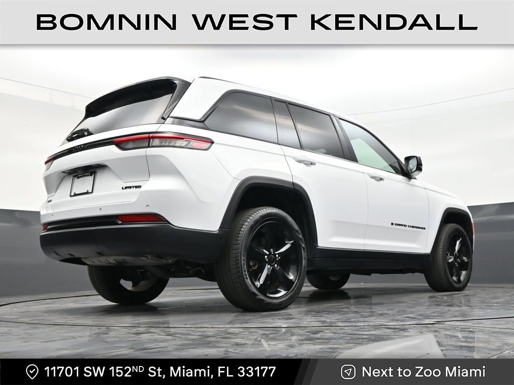 Used 2024 Jeep Grand Cherokee Limited w/ Black Appearance Package image 25