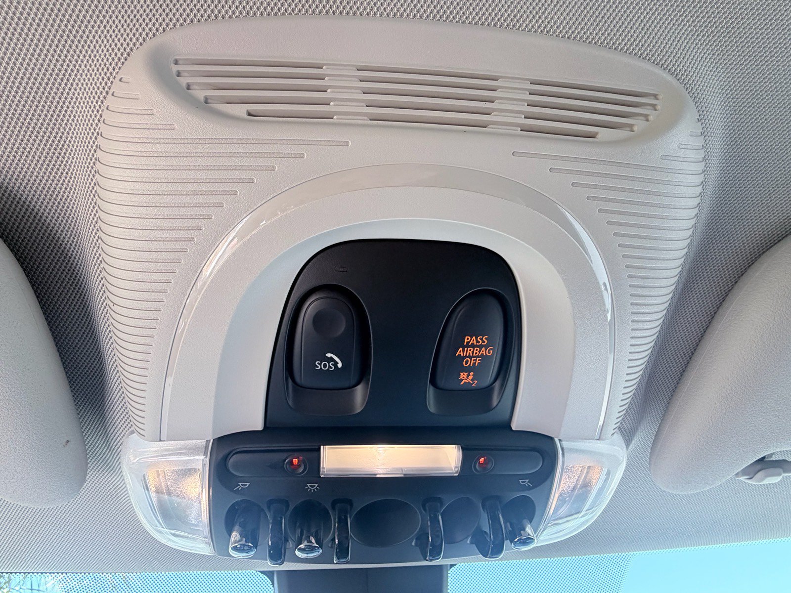 Used 2022 MINI Cooper 2-Door Hardtop FWD image 14