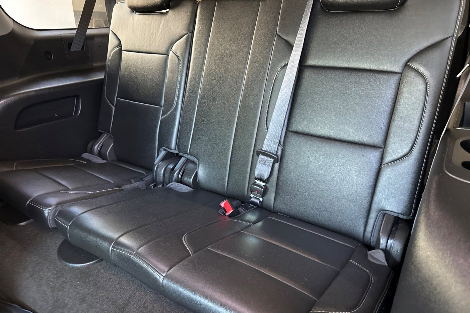Used 2018 Chevrolet Suburban LT w/ Luxury Package RWD image 18