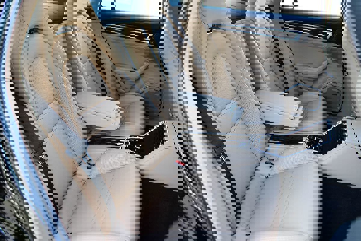 Used 2021 Porsche Panamera w/ Premium Package image 25