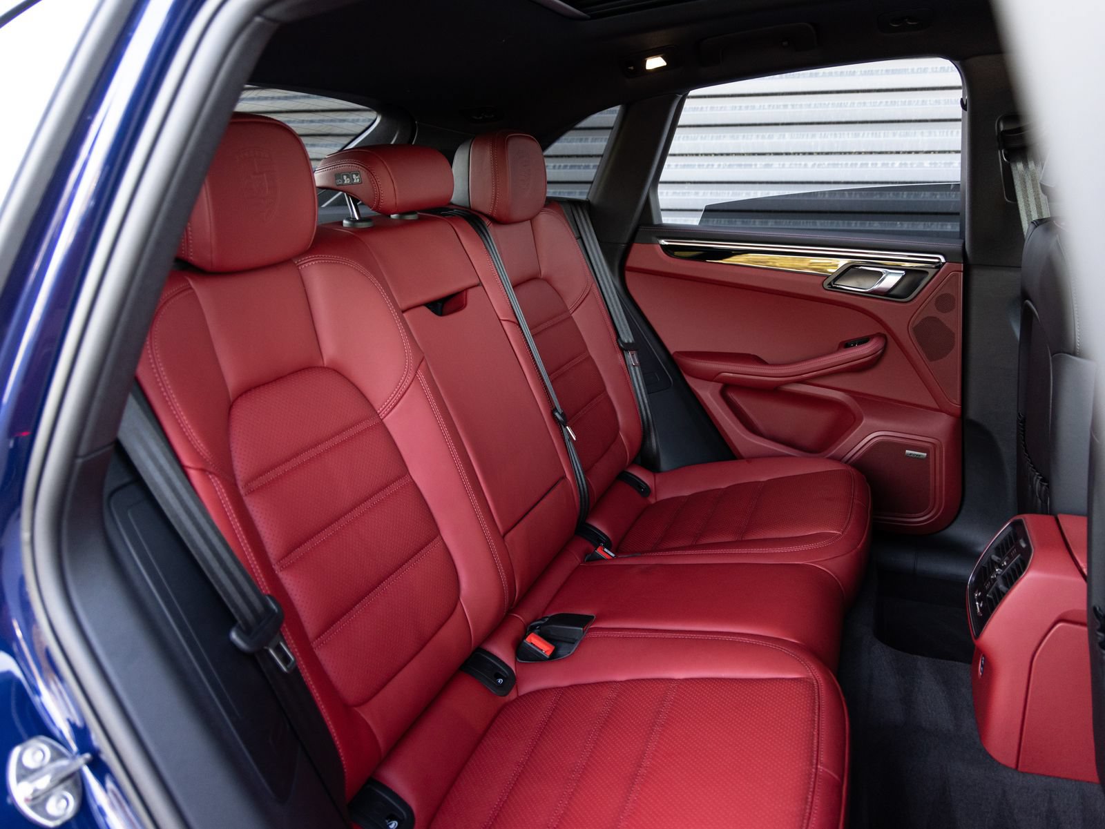 Used 2025 Porsche Macan S AWD/4WD image 31