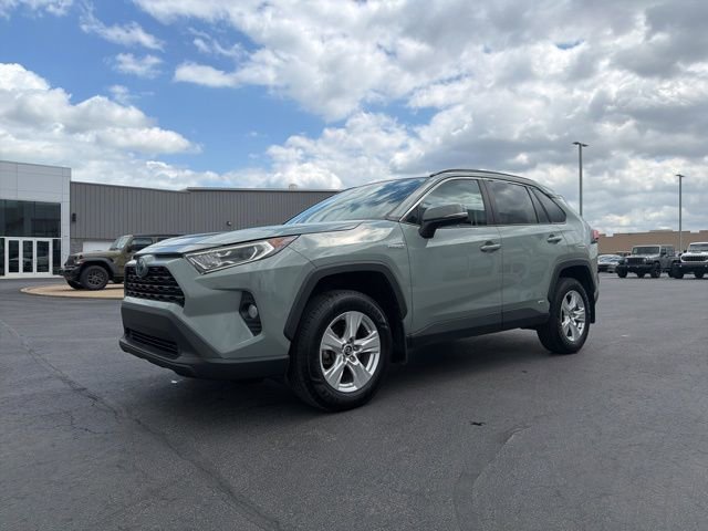 Used 2021 Toyota RAV4 XLE w/ Convenience Package image 3