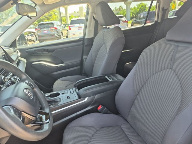 Used 2021 Toyota Highlander L FWD image 16