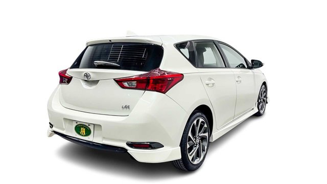 Used 2017 Toyota Corolla iM image 2