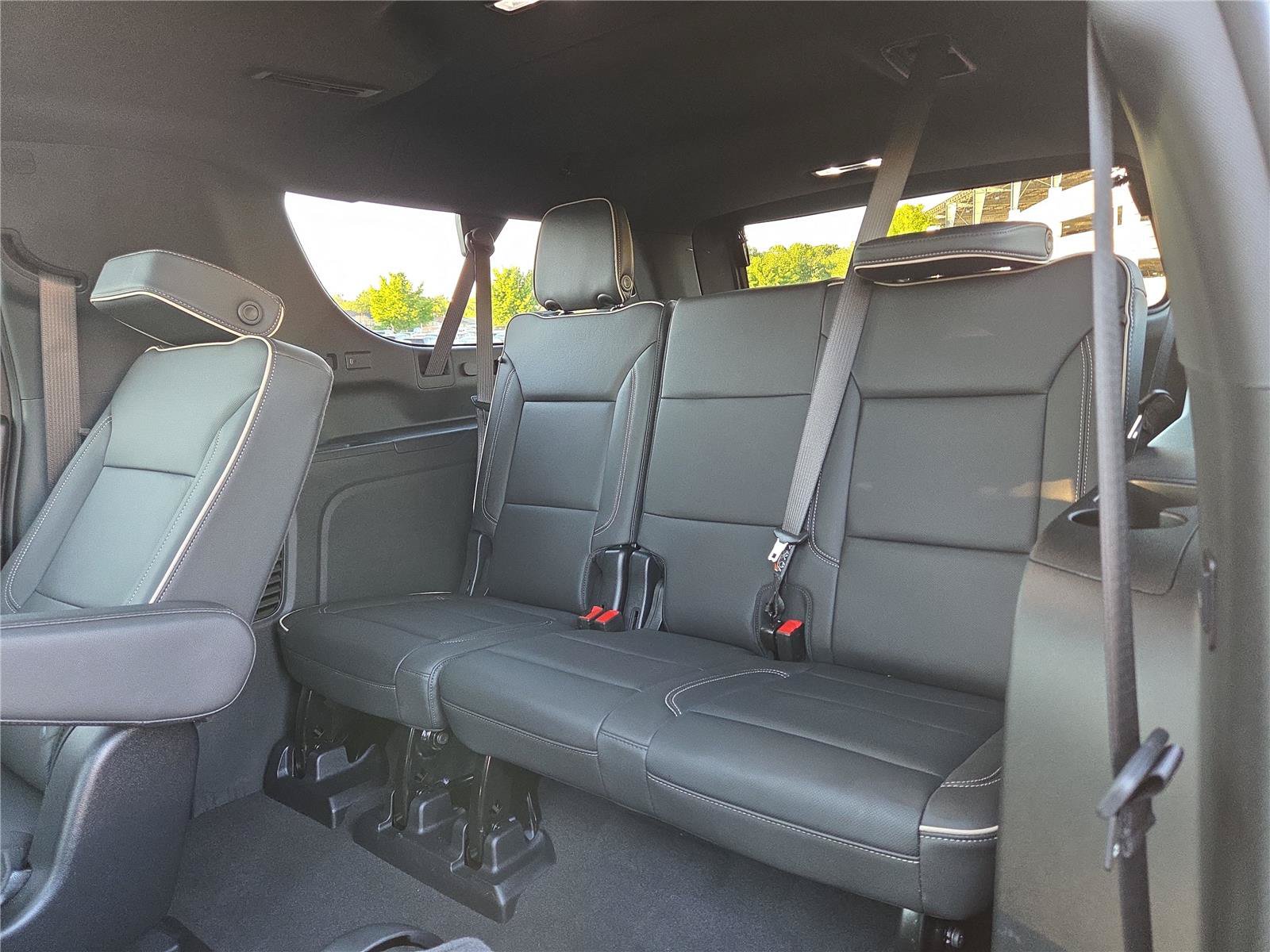 Used 2025 Chevrolet Suburban Premier AWD/4WD image 25