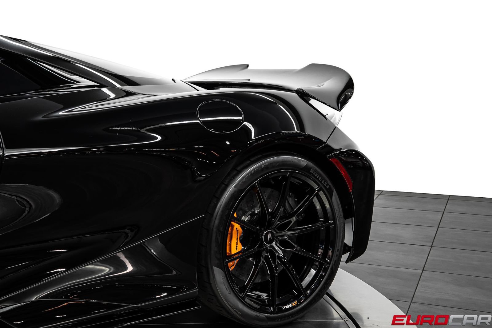Used 2022 McLaren 765LT RWD image 19