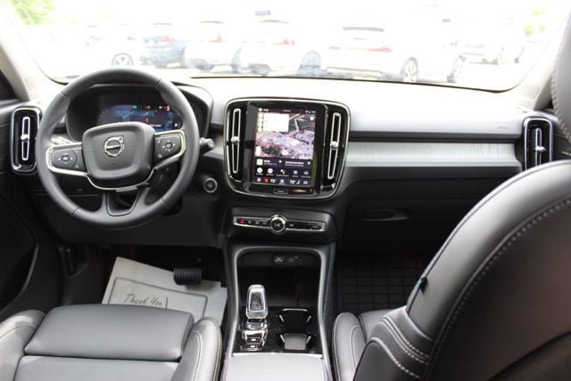 New 2026 Volvo XC40 B5 Plus w/ Protection Package Premier AWD/4WD image 18