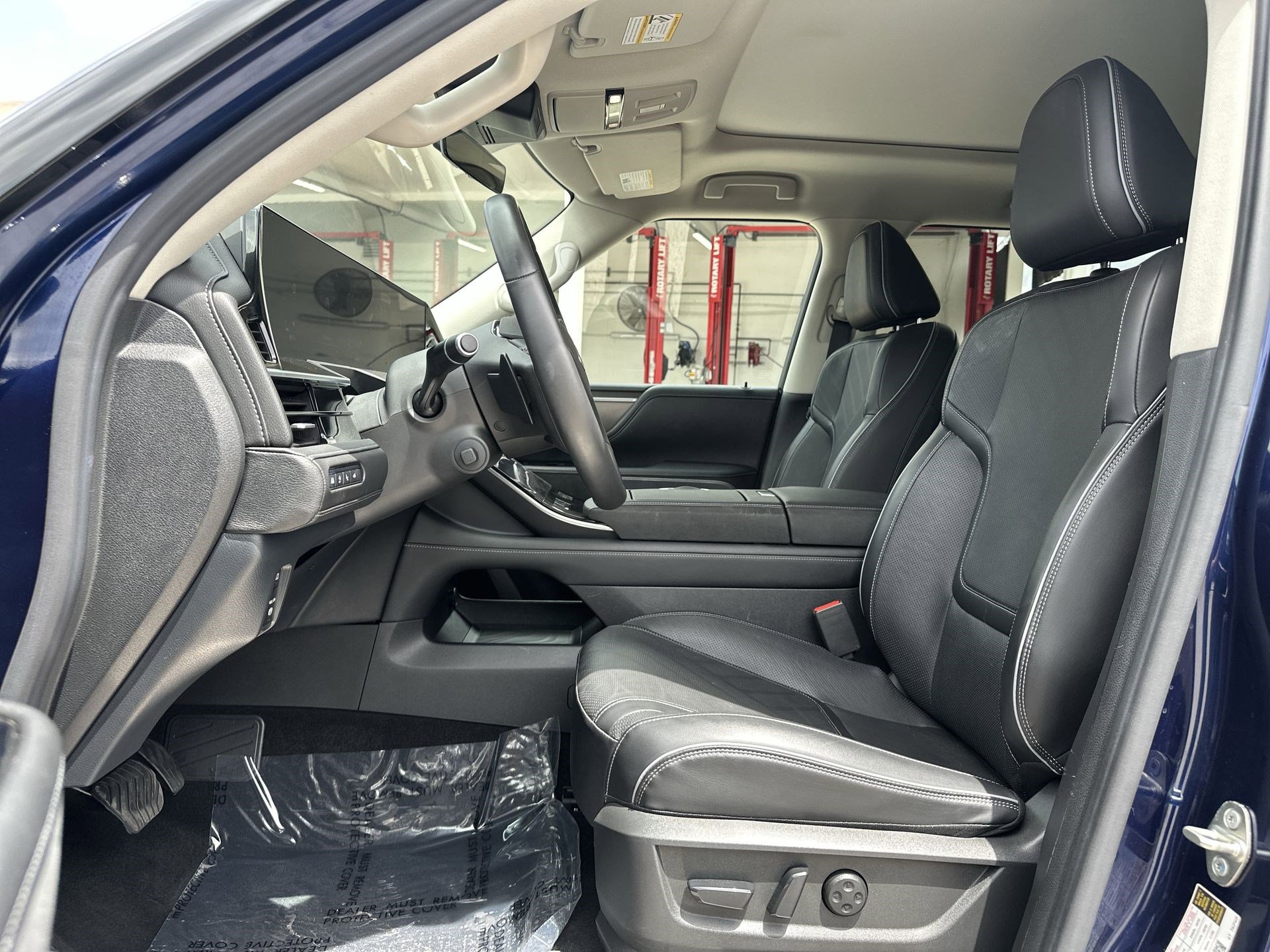 Used 2025 INFINITI QX80 Luxe RWD image 13