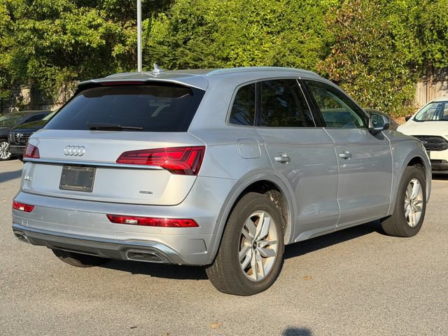 Used 2022 Audi Q5 2.0T Premium w/ Convenience Package AWD/4WD image 3