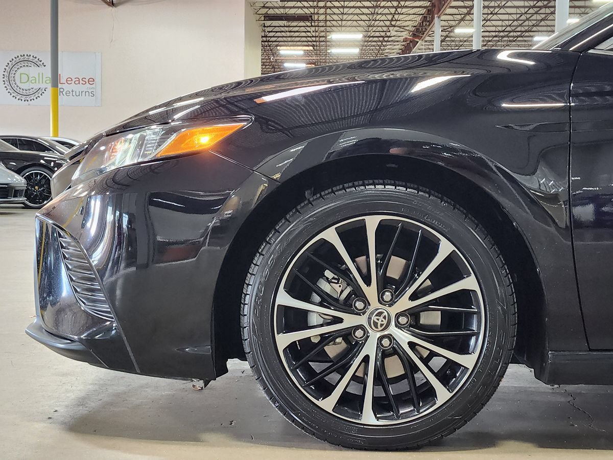 Used 2020 Toyota Camry SE FWD image 5