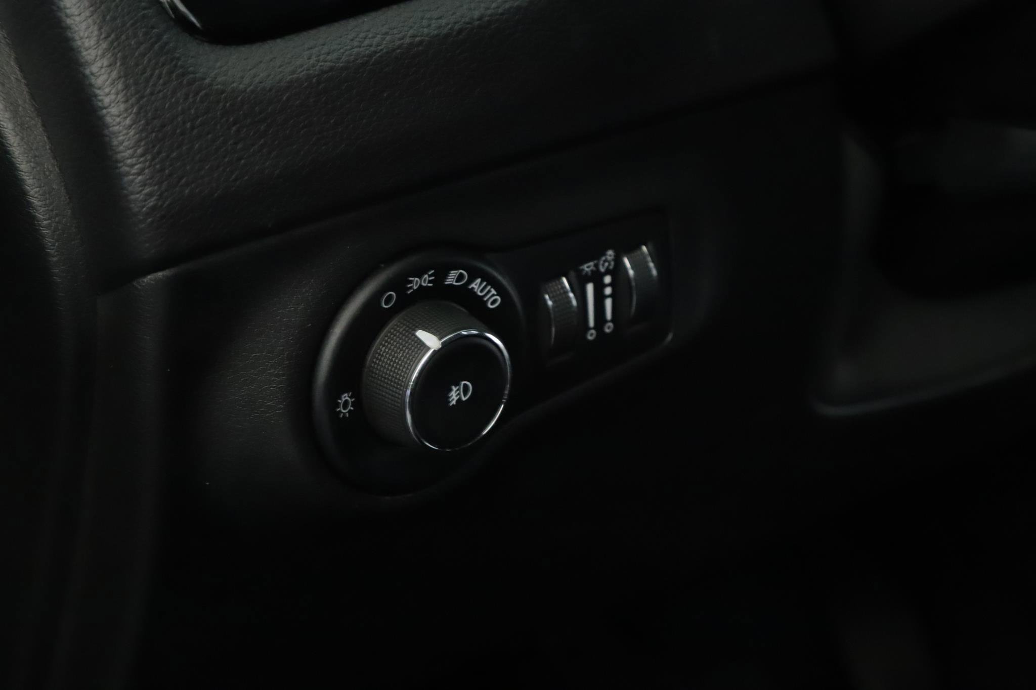 Used 2018 Jeep Compass Limited w/ Navigation Group image 8