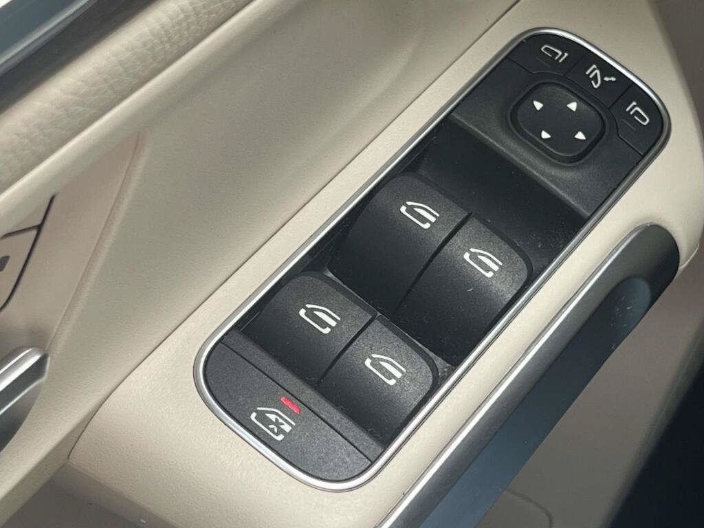 Certified 2023 Mercedes-Benz GLB 250 4MATIC w/ Premium Package image 31
