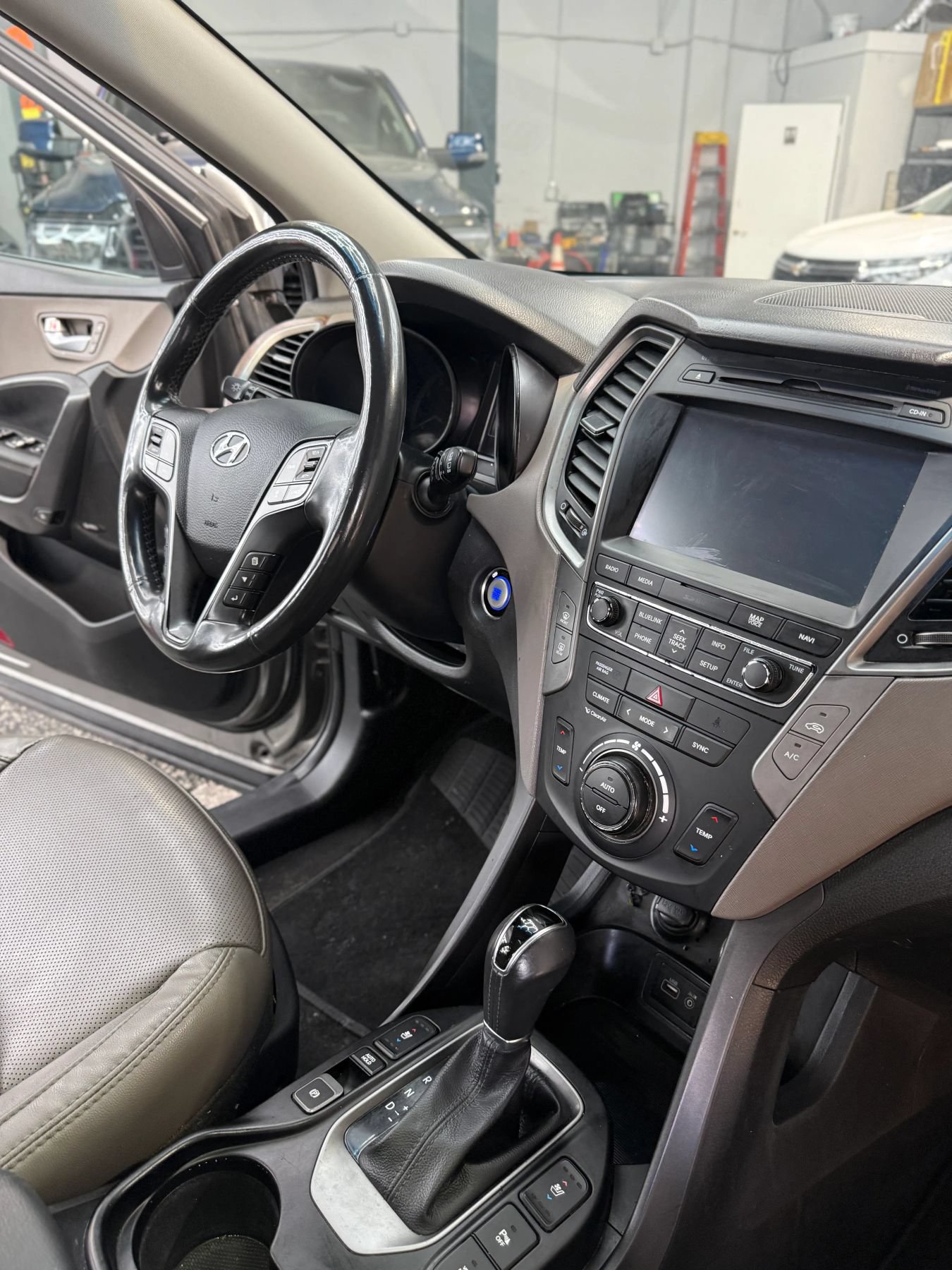 Used 2018 Hyundai Santa Fe Sport w/ 2.0T Ultimate Tech Package 05 AWD/4WD image 22