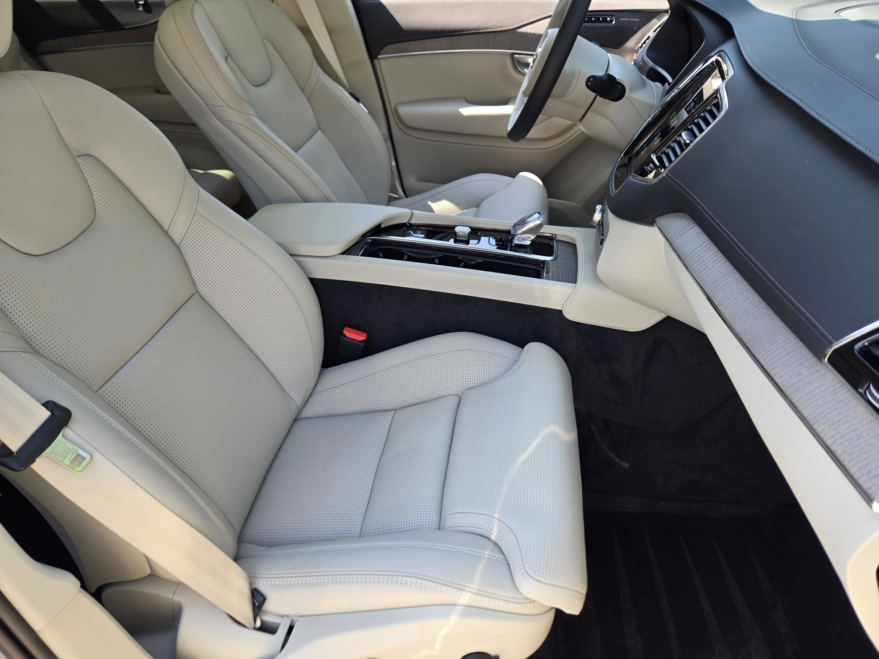 Used 2025 Volvo XC90 B5 Ultra w/ Protection Package Premier image 13