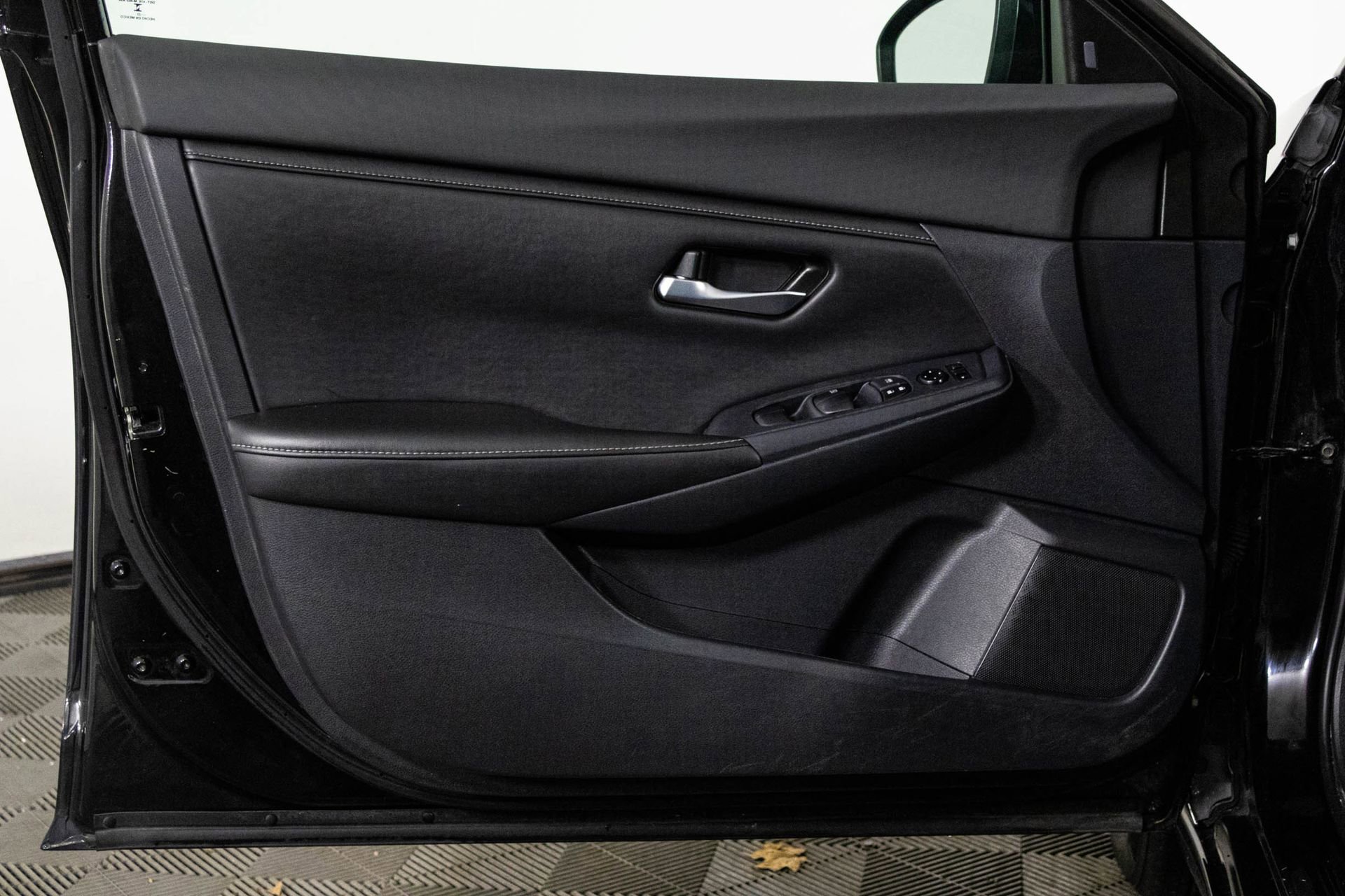 Used 2023 Nissan Sentra SV image 31