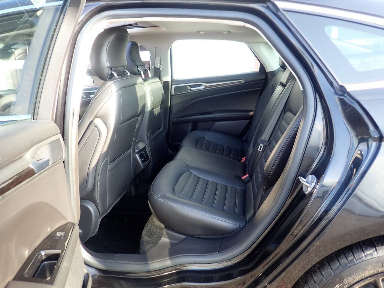 Used 2014 Ford Fusion SE w/ Equipment Group 202A image 13