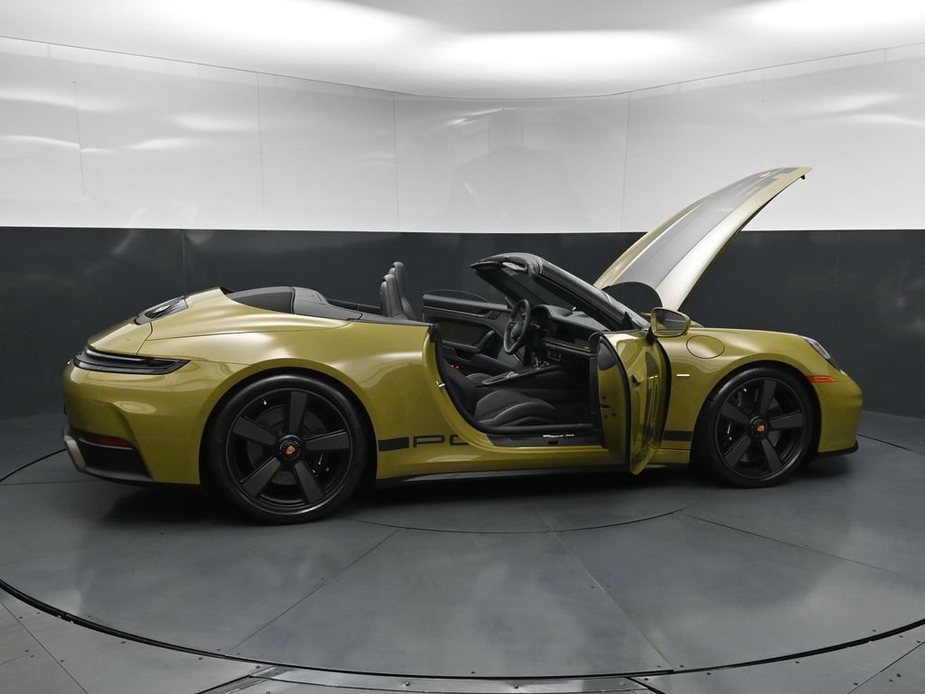 Certified 2026 Porsche 911 GTS RWD image 40