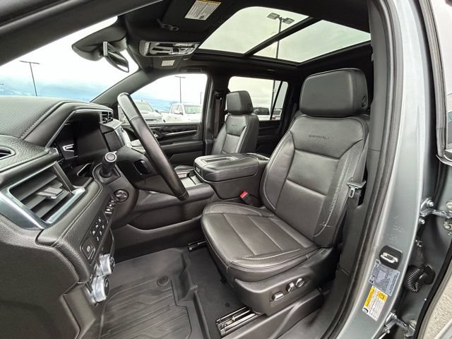 Used 2023 GMC Yukon XL Denali AWD/4WD image 32