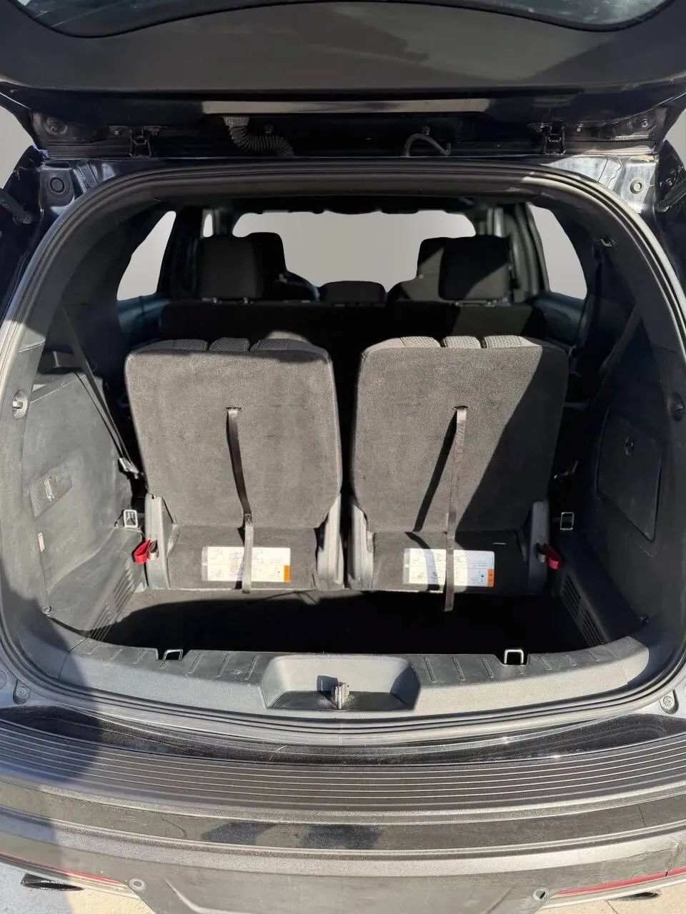 Used 2018 Ford Explorer XLT AWD/4WD image 2