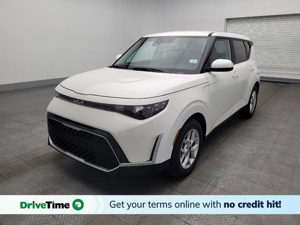 Used 2025 Kia Soul LX FWD image 1