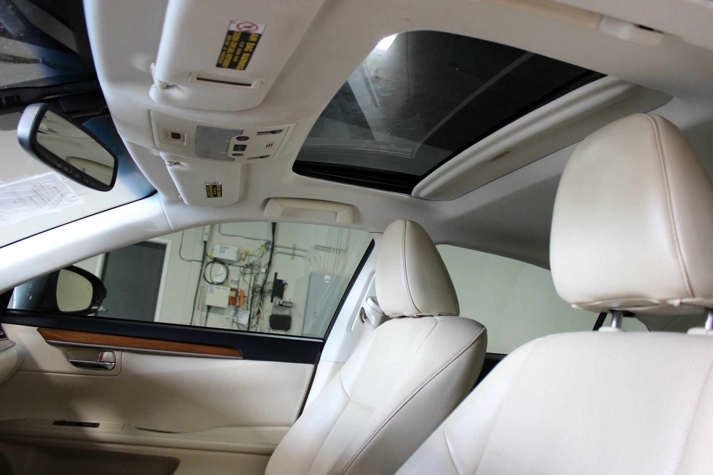 Used 2013 Lexus ES 300h w/ Luxury Pkg FWD image 29