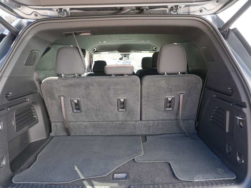 Used 2025 Chevrolet Traverse LT image 27
