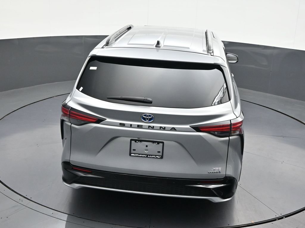 Used 2024 Toyota Sienna XSE w/ XSE Plus Package FWD image 21