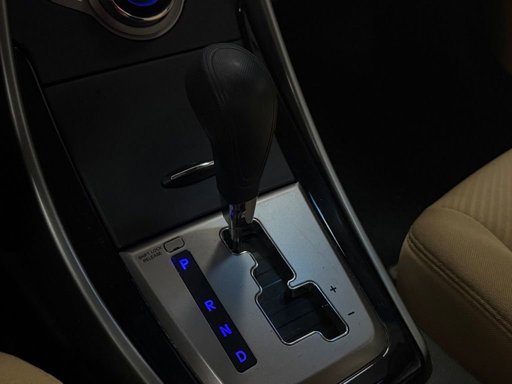 Used 2013 Hyundai Elantra GLS w/ Preferred Pkg image 21