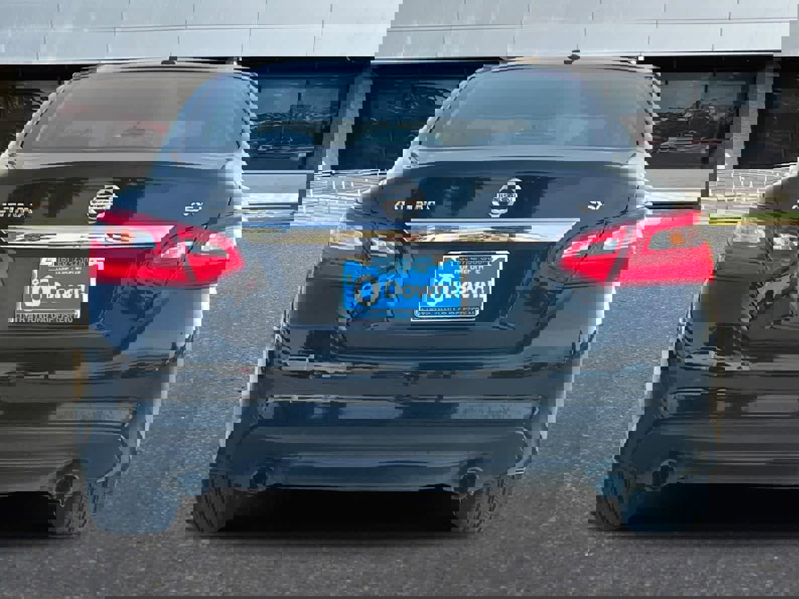 Used 2017 Nissan Altima 2.5 SV w/ Interior Lighting Package image 8