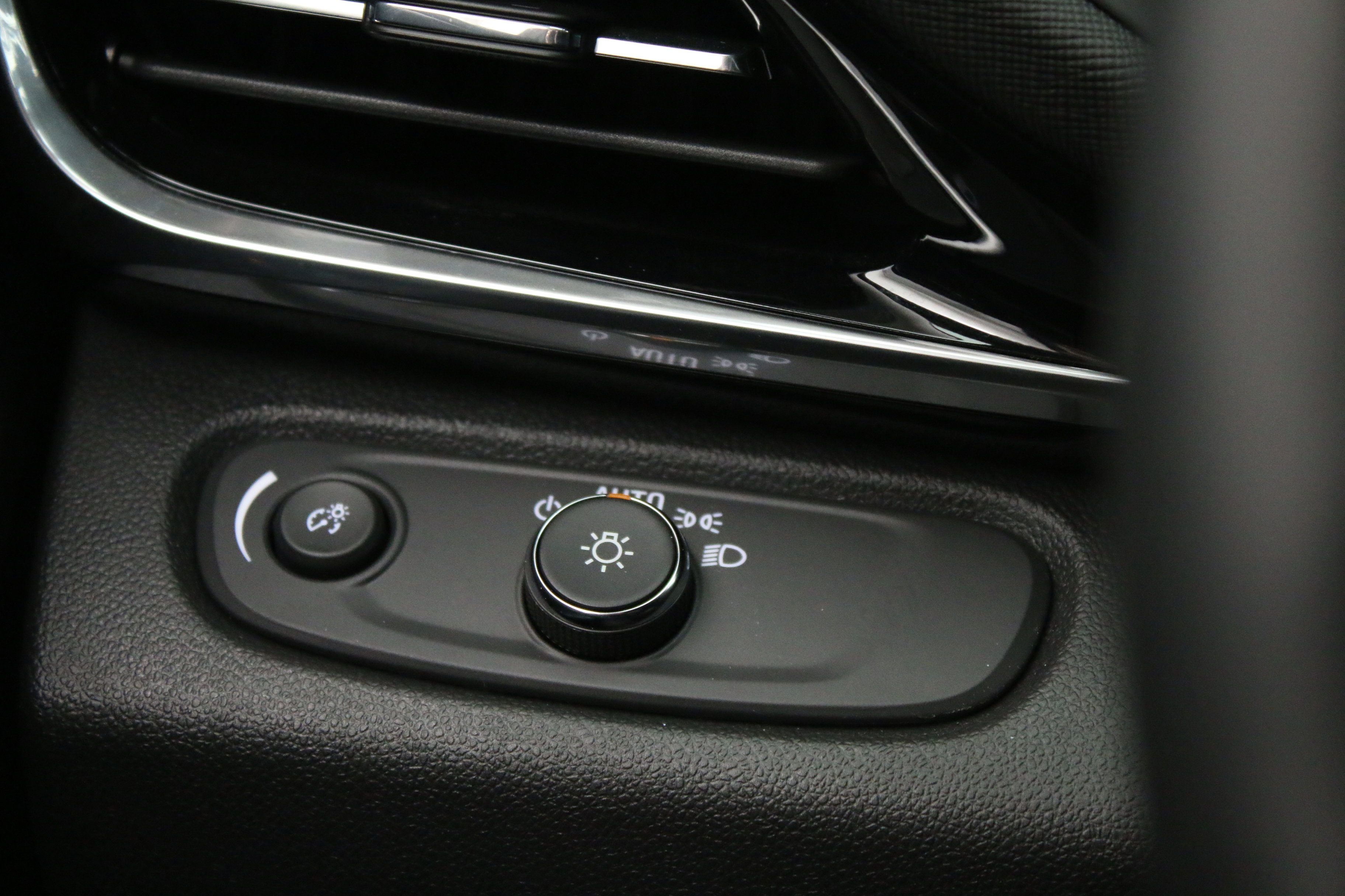 Used 2024 Buick Envista Sport Touring w/ Convenience I Package image 16