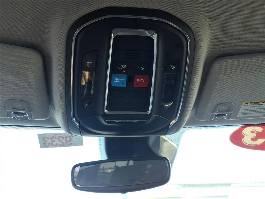 Used 2023 Jeep Grand Cherokee Laredo image 24