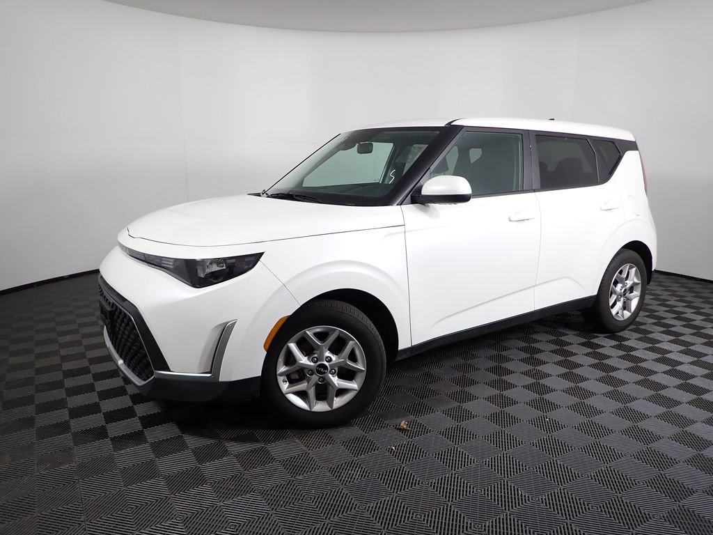 Used 2025 Kia Soul LX image 9