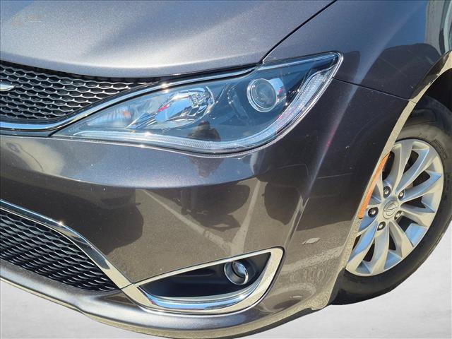 Used 2018 Chrysler Pacifica Touring Plus FWD image 12