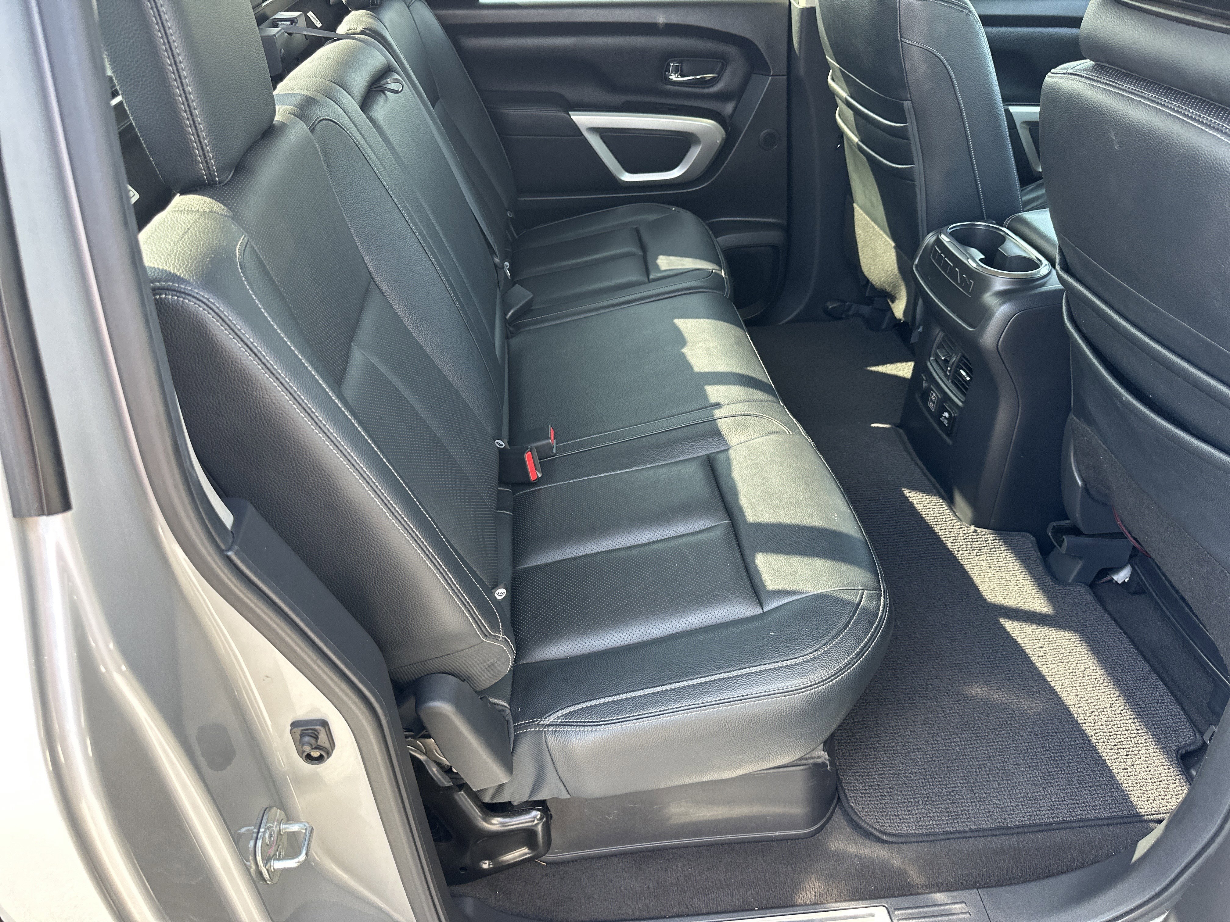 Used 2020 Nissan Titan SL w/ Moonroof Package RWD image 15