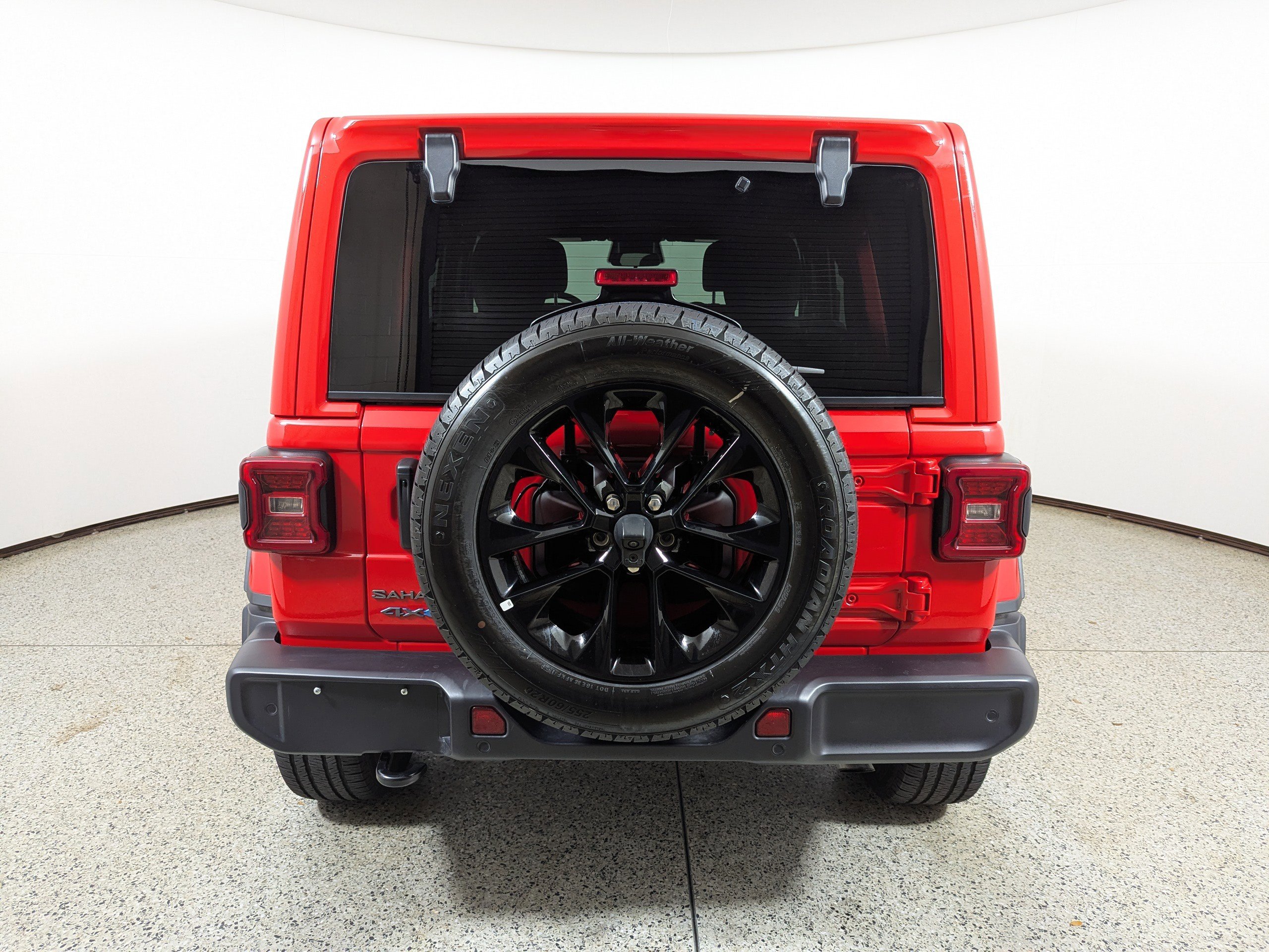 Used 2025 Jeep Wrangler Unlimited Sahara w/ Safety Group AWD/4WD image 6
