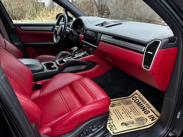 Used 2023 Porsche Cayenne S Platinum image 25